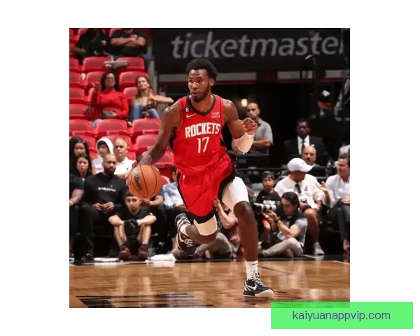 伊森首发回归贡献17分8助攻 队友支持成困境中最大依靠