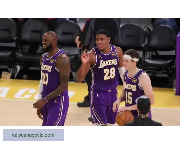 揭秘湖人冲冠背后詹姆斯带头拼搏 41岁老将仍无惧疲劳引领队友出战